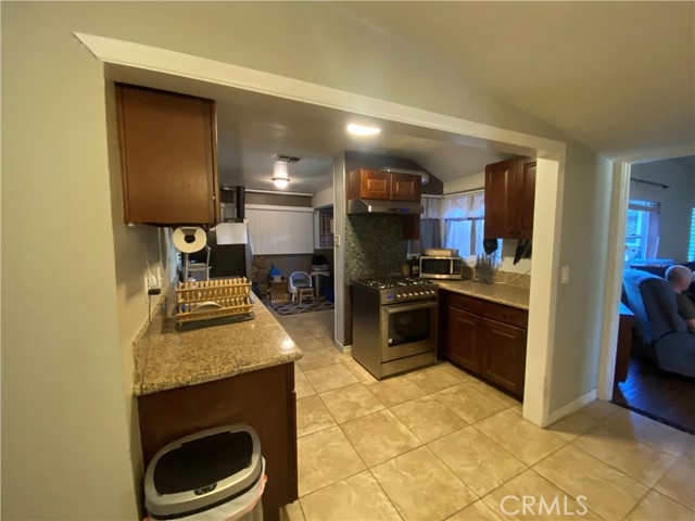 11748 Douglas, Yucaipa CA: https://media.crmls.org/medias/93acc34c-9a5d-43c1-bc1d-83bb629bd190.jpg