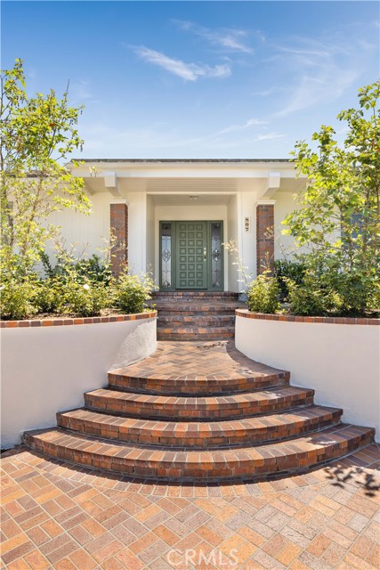 Detail Gallery Image 6 of 14 For 807 Aldebaran Cir, Newport Beach,  CA 92660 - 6 Beds | 3/1 Baths