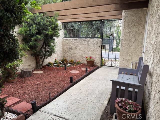 Detail Gallery Image 3 of 22 For 9025 Willis Ave #141,  Panorama City,  CA 91402 - 3 Beds | 2 Baths