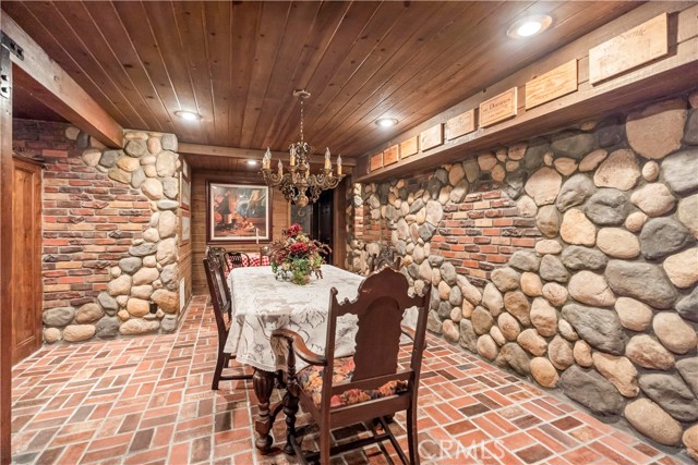 Detail Gallery Image 47 of 75 For 7008 Hawarden Dr, Riverside,  CA 92506 - 6 Beds | 5/1 Baths