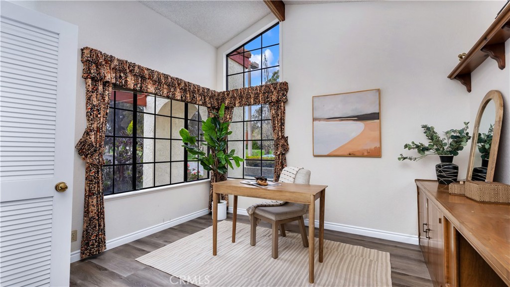 https://media.crmls.org/medias/93b003b1-8364-4bd8-ba27-aff59f37f10d.jpg?preset=X-Large