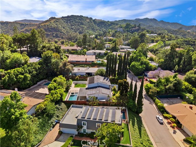 16544 Park Lane Drive, Los Angeles CA: https://media.crmls.org/medias/93b03035-d8fd-43bd-8ae0-0fa2b103756d.jpg
