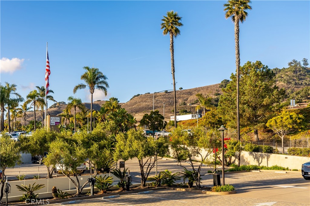 https://media.crmls.org/medias/93b0a388-7b71-4d37-aebf-4ff8d6138624.jpg?preset=X-Large