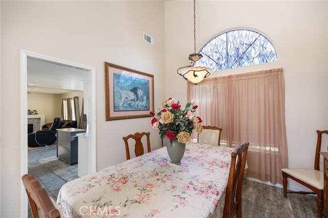 Detail Gallery Image 14 of 51 For 23702 Cedar Creek, Moreno Valley,  CA 92557 - 4 Beds | 3 Baths