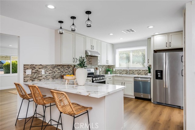 Detail Gallery Image 2 of 33 For 24224 Welby, West Hills,  CA 91307 - 4 Beds | 3 Baths