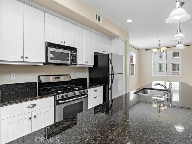 Detail Gallery Image 11 of 38 For 815 Harbor Cliff Way #239,  Oceanside,  CA 92054 - 3 Beds | 3/1 Baths