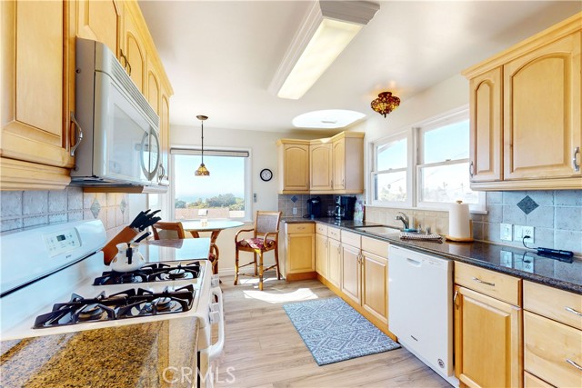 Detail Gallery Image 26 of 57 For 571 San Luis Ave, Pismo Beach,  CA 93449 - 3 Beds | 2 Baths