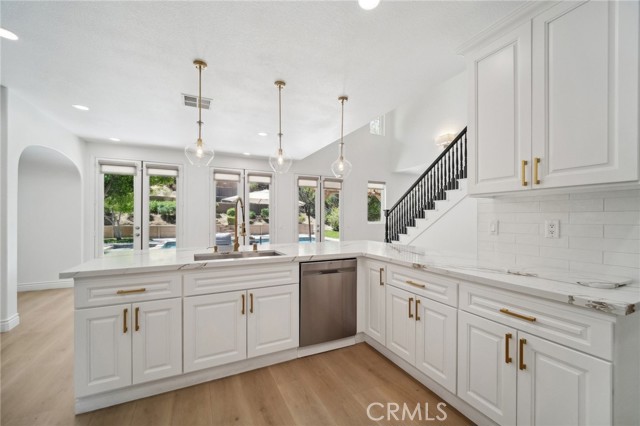 25422 Magnolia Lane, Stevenson Ranch CA: https://media.crmls.org/medias/93b1d3fe-477c-4e97-aa06-eddc3927c29b.jpg