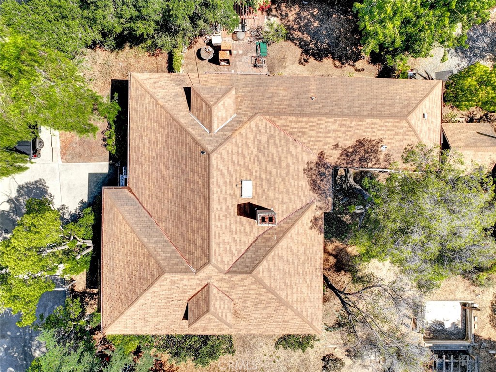 https://media.crmls.org/medias/93b1ee93-1841-4694-a74c-076298f909e7.jpg?preset=X-Large