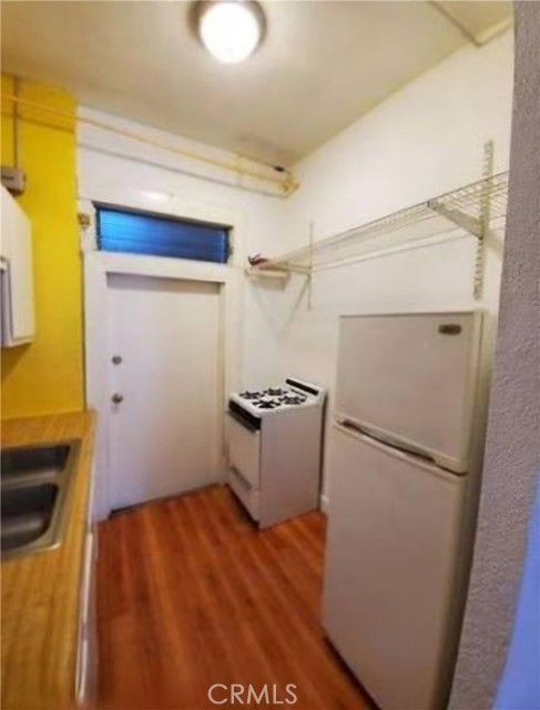 101 Dudley Ave, Venice CA: https://media.crmls.org/medias/93b1f027-2ac3-48fa-8a9a-4d1ad4b2b1ac.jpg