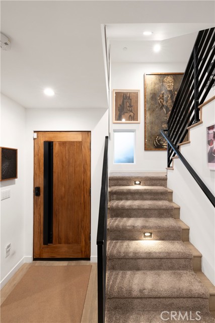 922 N Ridgewood Pl, Los Angeles CA: https://media.crmls.org/medias/93b25074-554d-489f-960a-5a4e37cc245b.jpg