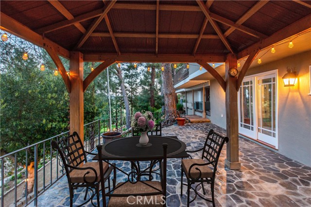 Detail Gallery Image 33 of 54 For 22757 Plummer St, Chatsworth,  CA 91311 - 3 Beds | 3 Baths
