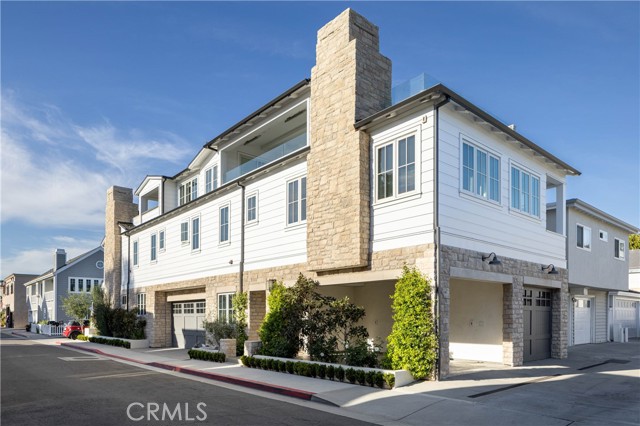 Detail Gallery Image 3 of 65 For 400 40th Street, Newport Beach,  CA 92663 - 7 Beds | 6/2 Baths