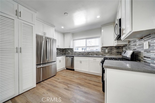 2040 S Sherbourne Drive, Los Angeles CA: https://media.crmls.org/medias/93b40d58-ac46-4d58-8ff3-cf9b1ecf3fcc.jpg