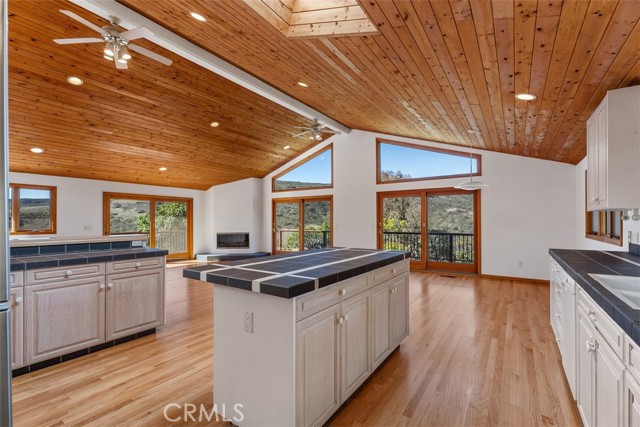 Detail Gallery Image 16 of 49 For 4 Castle Rock Way, Laguna Beach,  CA 92651 - 5 Beds | 4/1 Baths