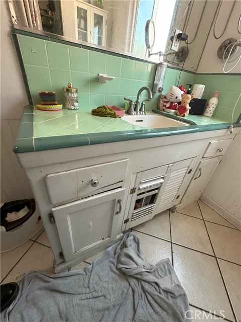 401 S Cherrywood Street, West Covina CA: https://media.crmls.org/medias/93b4ff39-93c2-4846-b66a-5de74b618e6e.jpg