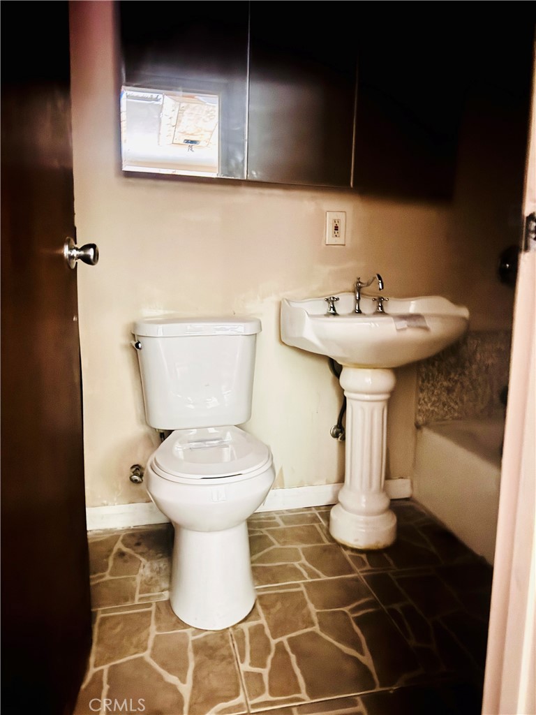 https://media.crmls.org/medias/93b54667-0f88-4bd9-b13d-3f6442f55882.jpg?preset=X-Large