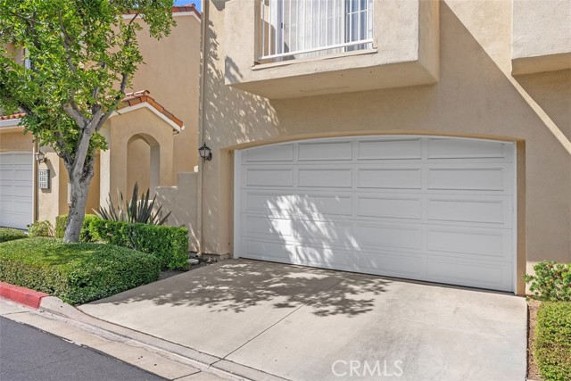 2303 Paseo Circulo, Tustin CA: https://media.crmls.org/medias/93b578bd-7e01-4ee1-8513-f16def8b5985.jpg
