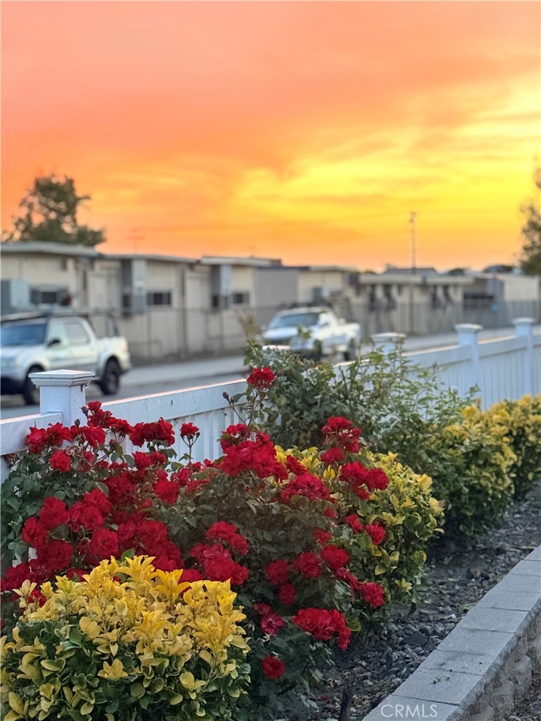 https://media.crmls.org/medias/93b6b869-04cd-40bc-803e-46801717a27a.jpg?preset=X-Large