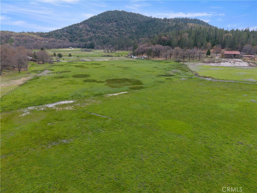 https://media.crmls.org/medias/93b77eb5-c319-400d-92c5-8a7d697d8718.jpg?preset=X-Large