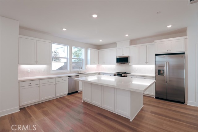 418 Lobata, Irvine CA: https://media.crmls.org/medias/93b7c9d7-ead7-454b-a02e-4681e32ba407.jpg