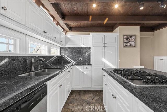 Detail Gallery Image 19 of 44 For 505 29th, Newport Beach,  CA 92663 - 4 Beds | 4 Baths