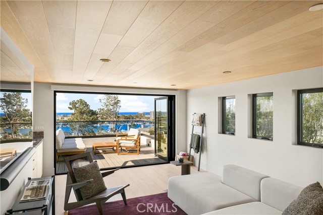 Detail Gallery Image 8 of 40 For 2212 Cliff Dr, Newport Beach,  CA 92663 - 5 Beds | 5/1 Baths