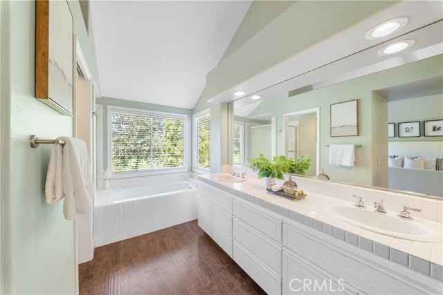 215 Encantado, Rancho Santa Margarita CA: https://media.crmls.org/medias/93b942f0-9ec5-44da-8558-32e847a23c0f.jpg