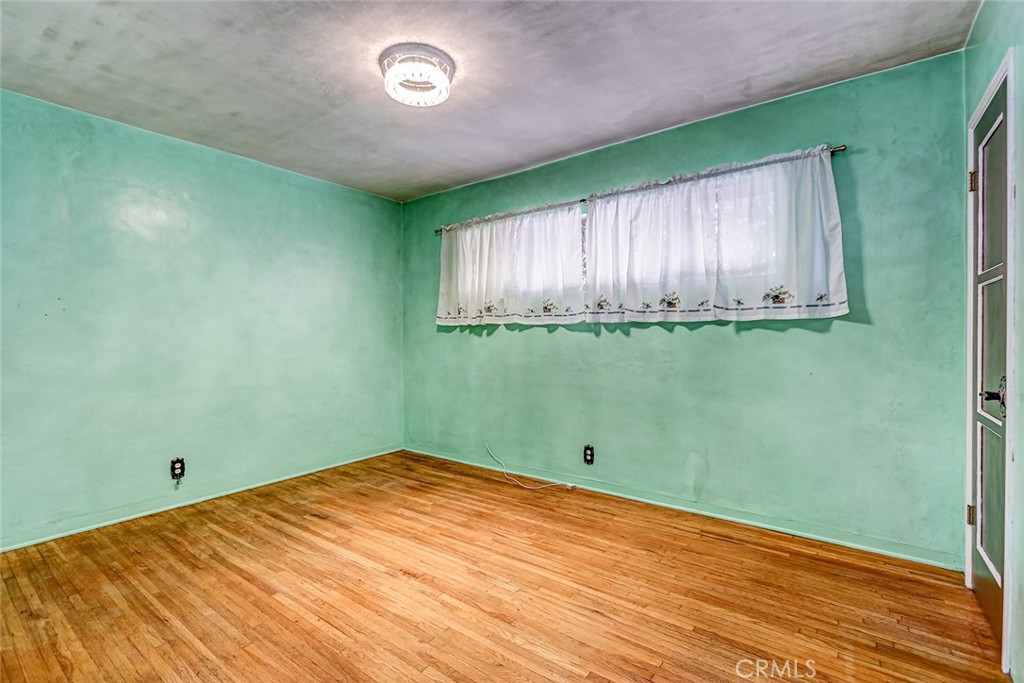 https://media.crmls.org/medias/93b94ced-a969-4928-b708-e0a25141c3c4.jpg?preset=X-Large