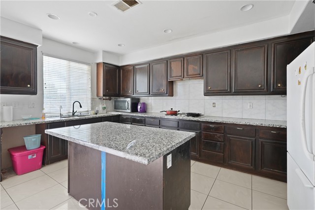 Detail Gallery Image 10 of 51 For 28385 Crispin, Moreno Valley,  CA 92555 - 6 Beds | 3/1 Baths