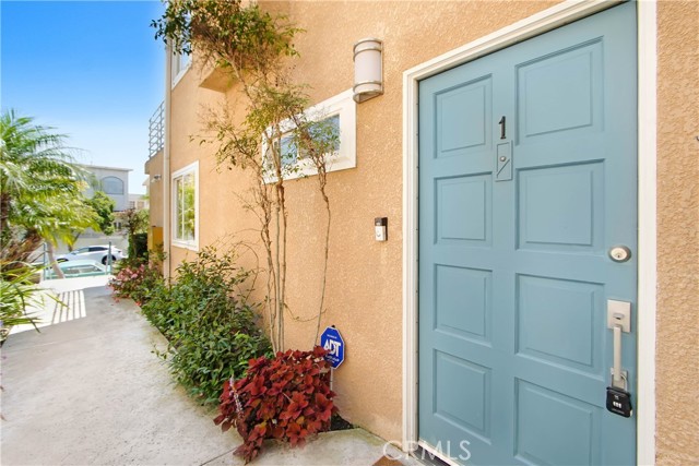 Detail Gallery Image 4 of 25 For 2331 S Cabrillo #1 Ave, San Pedro,  CA 90731 - 3 Beds | 3 Baths