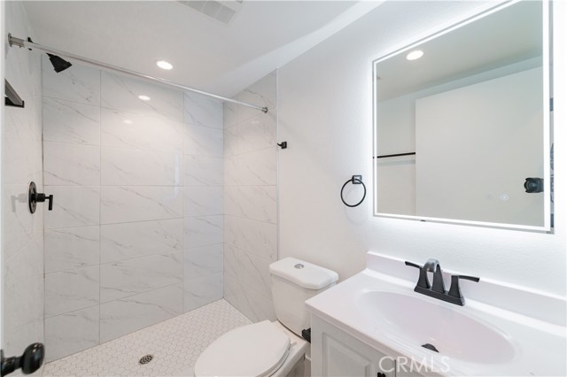Detail Gallery Image 5 of 12 For 5654 La Mirada Ave, Los Angeles,  CA 90038 - 1 Beds | 1 Baths