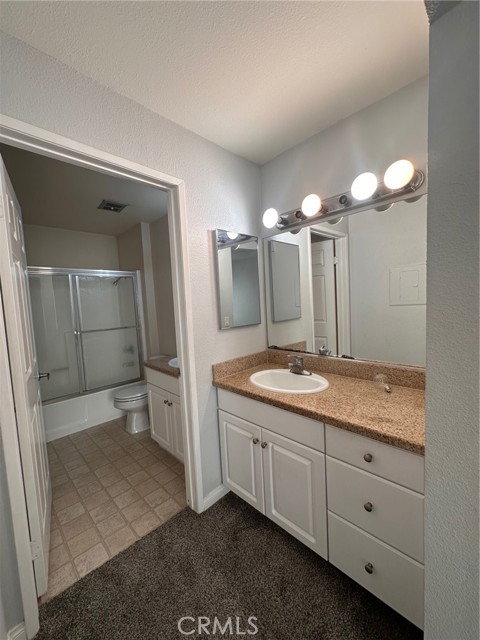 21450 Burbank Boulevard, Woodland Hills CA: https://media.crmls.org/medias/93bbaa4a-2712-406f-956b-23881347aa28.jpg