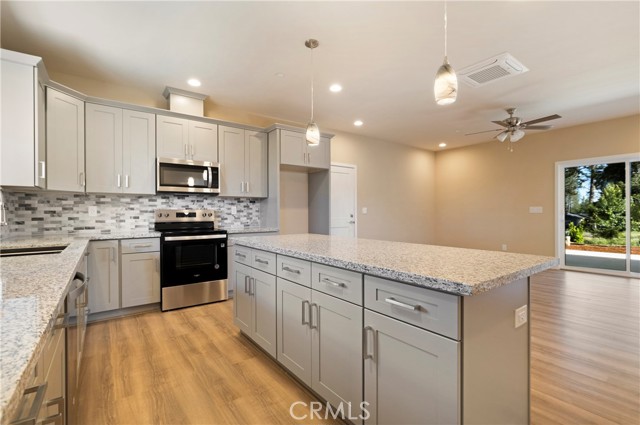 1796 Forest Glen Road, Paradise CA: https://media.crmls.org/medias/93bde911-4c46-4fc7-996b-e18746b9550f.jpg
