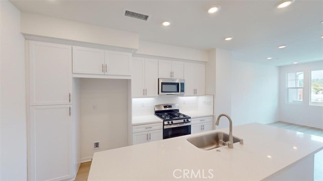 Detail Gallery Image 12 of 52 For 16424 Whittier Bld #5,  Whittier,  CA 90603 - 3 Beds | 3/1 Baths