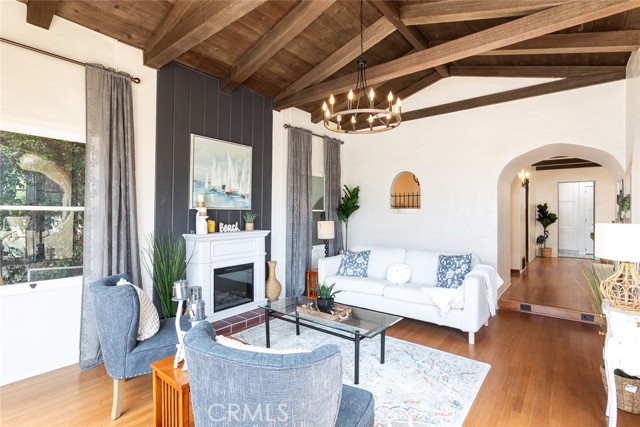 130 Claremont Avenue, Long Beach CA: https://media.crmls.org/medias/93be7d90-7e9a-4e8f-8ce7-d00756d6901a.jpg