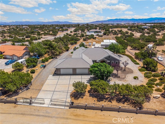 8277 Macron Street, Oak Hills CA: https://media.crmls.org/medias/93bea633-5b0b-4d7d-b075-cde692f35b64.jpg