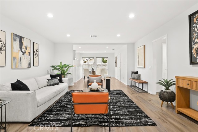 10000 Amestoy Avenue photo 6