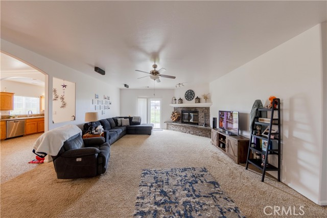 Detail Gallery Image 2 of 20 For 18451 Branding Iron Ct, Tehachapi,  CA 93561 - 4 Beds | 2 Baths