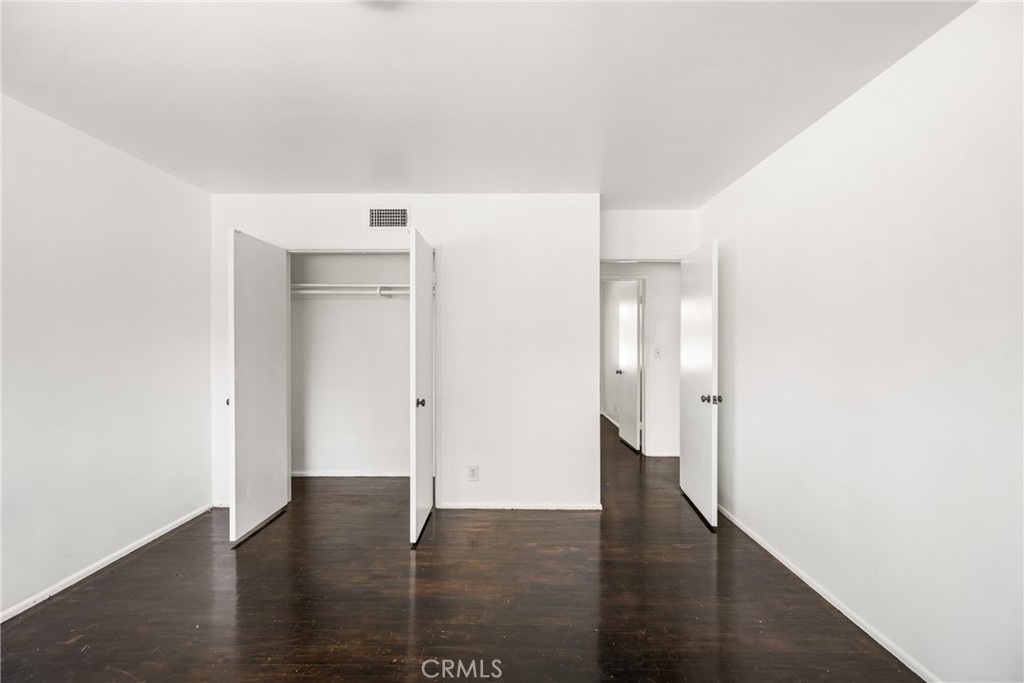 https://media.crmls.org/medias/93c19d7f-6dc5-4be1-bd65-82e28f26709f.jpg?preset=X-Large