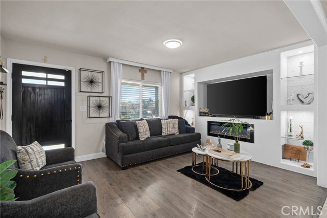 Detail Gallery Image 6 of 26 For 945 E I, Ontario,  CA 91764 - 4 Beds | 2 Baths