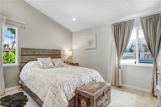 20200 Clark Street, Woodland Hills CA: https://media.crmls.org/medias/93c32dff-0db0-49ac-a6ae-c44960de486c.jpg