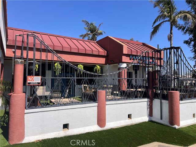 965 W Foothill Boulevard, Upland CA: https://media.crmls.org/medias/93c4d52b-55c5-445a-bb0c-fa77a7836d6d.jpg