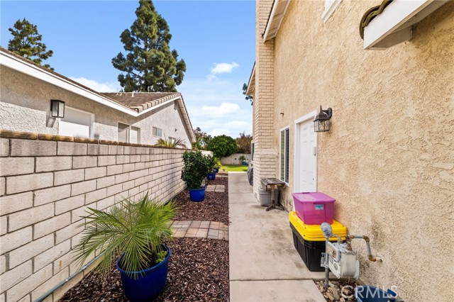 831 Arbor Cir, La Verne CA: https://media.crmls.org/medias/93c5ed0f-a859-4b86-9cfa-46ce9f8bb30c.jpg