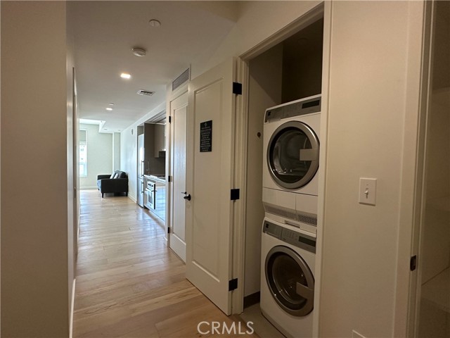 1050 S Grand Avenue, Los Angeles CA: https://media.crmls.org/medias/93c72fe3-25a3-42dd-b60d-5b9a359abfab.jpg