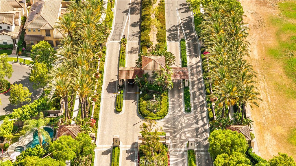 https://media.crmls.org/medias/93c7f559-e6df-43c0-bdb2-425258cf8f43.jpg?preset=X-Large