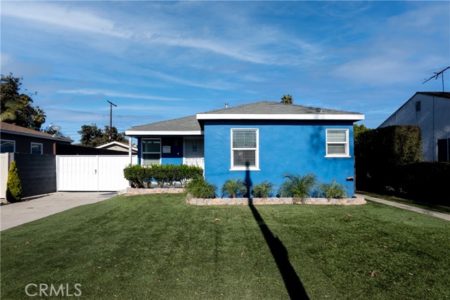 2561 E Washington Street, Carson CA: https://media.crmls.org/medias/93c89dc3-5e2b-4c94-a1a0-f48760519418.jpg