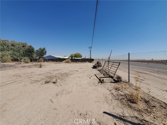 14983 S Neighbours Boulevard, Blythe CA: https://media.crmls.org/medias/93c8a3d7-b509-41bb-8b79-d75d2794a793.jpg