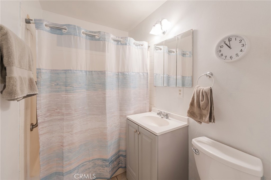 https://media.crmls.org/medias/93c94ddc-d906-4c16-b446-fa35156b636b.jpg?preset=X-Large