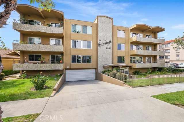 Detail Gallery Image 1 of 30 For 2302 E 2nd St 3a,  Long Beach,  CA 90803 - 3 Beds | 2 Baths